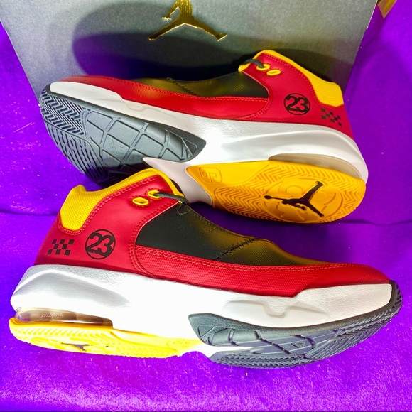Jordan Max Aura 3 SE Gym Red Black University Gold DJ6245 607 Men’s 7 Wmns 8.5 - Picture 11 of 12